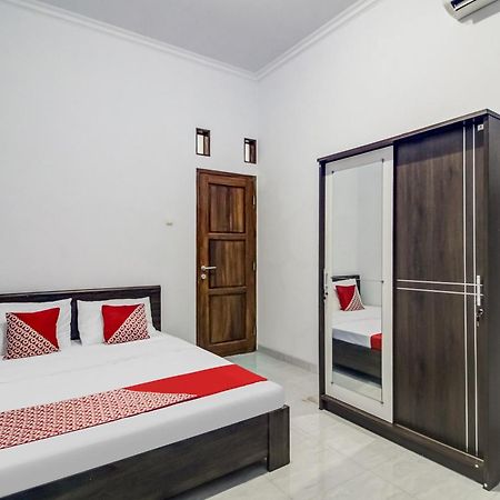 Oyo 91243 Bina Syariah Guest House تْشيريبون المظهر الخارجي الصورة
