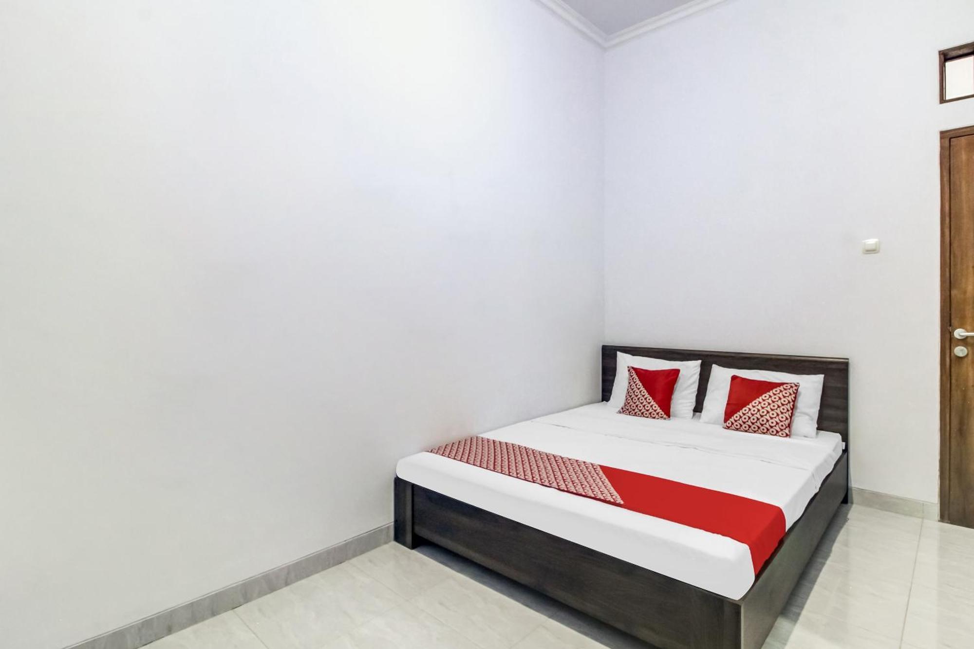 Oyo 91243 Bina Syariah Guest House تْشيريبون المظهر الخارجي الصورة