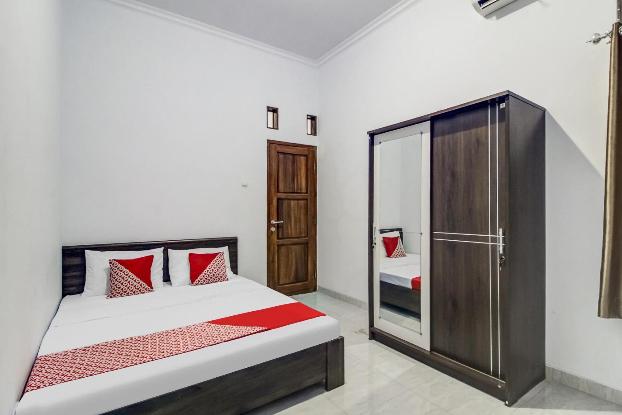 Oyo 91243 Bina Syariah Guest House تْشيريبون المظهر الخارجي الصورة
