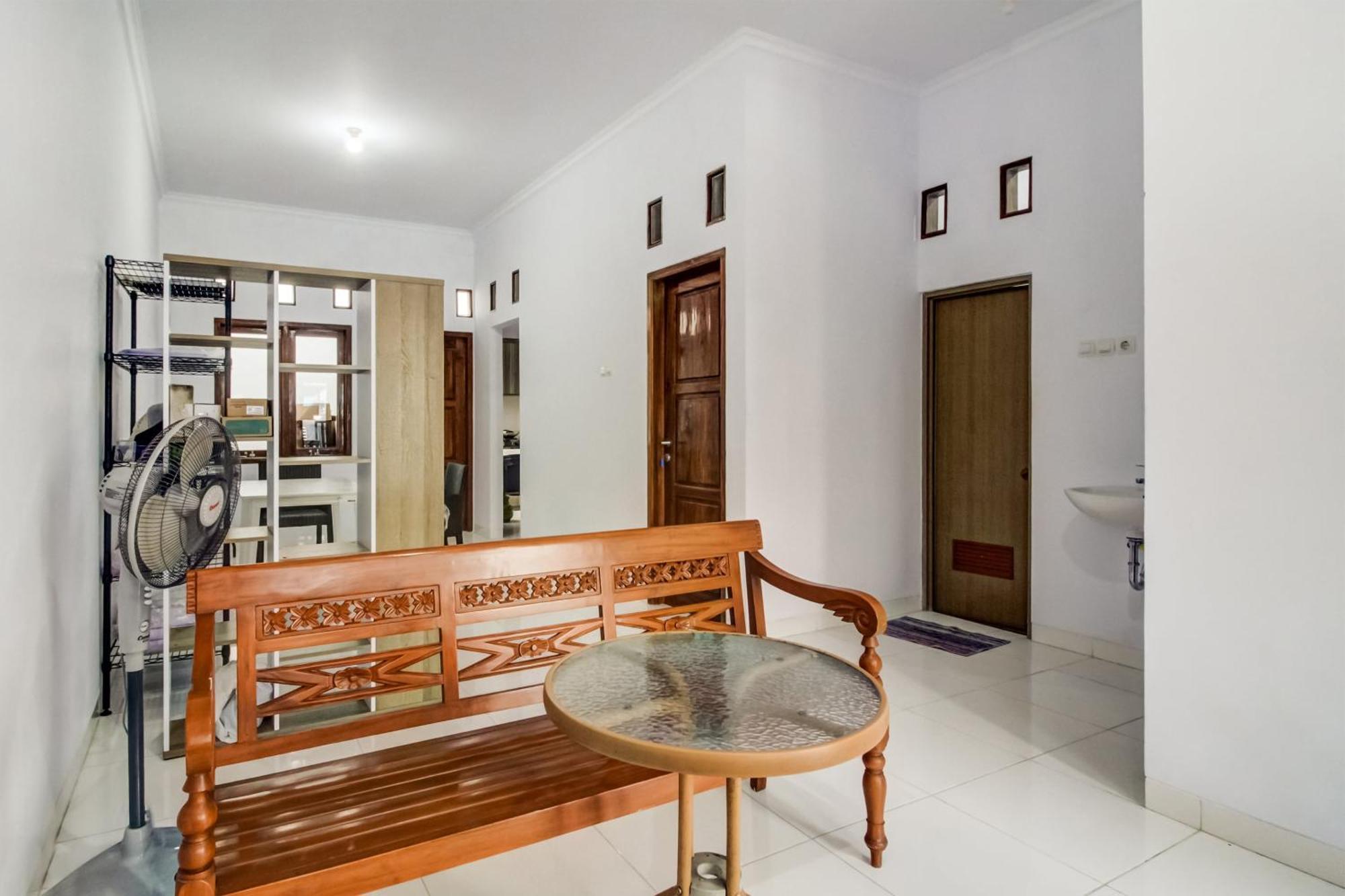 Oyo 91243 Bina Syariah Guest House تْشيريبون المظهر الخارجي الصورة