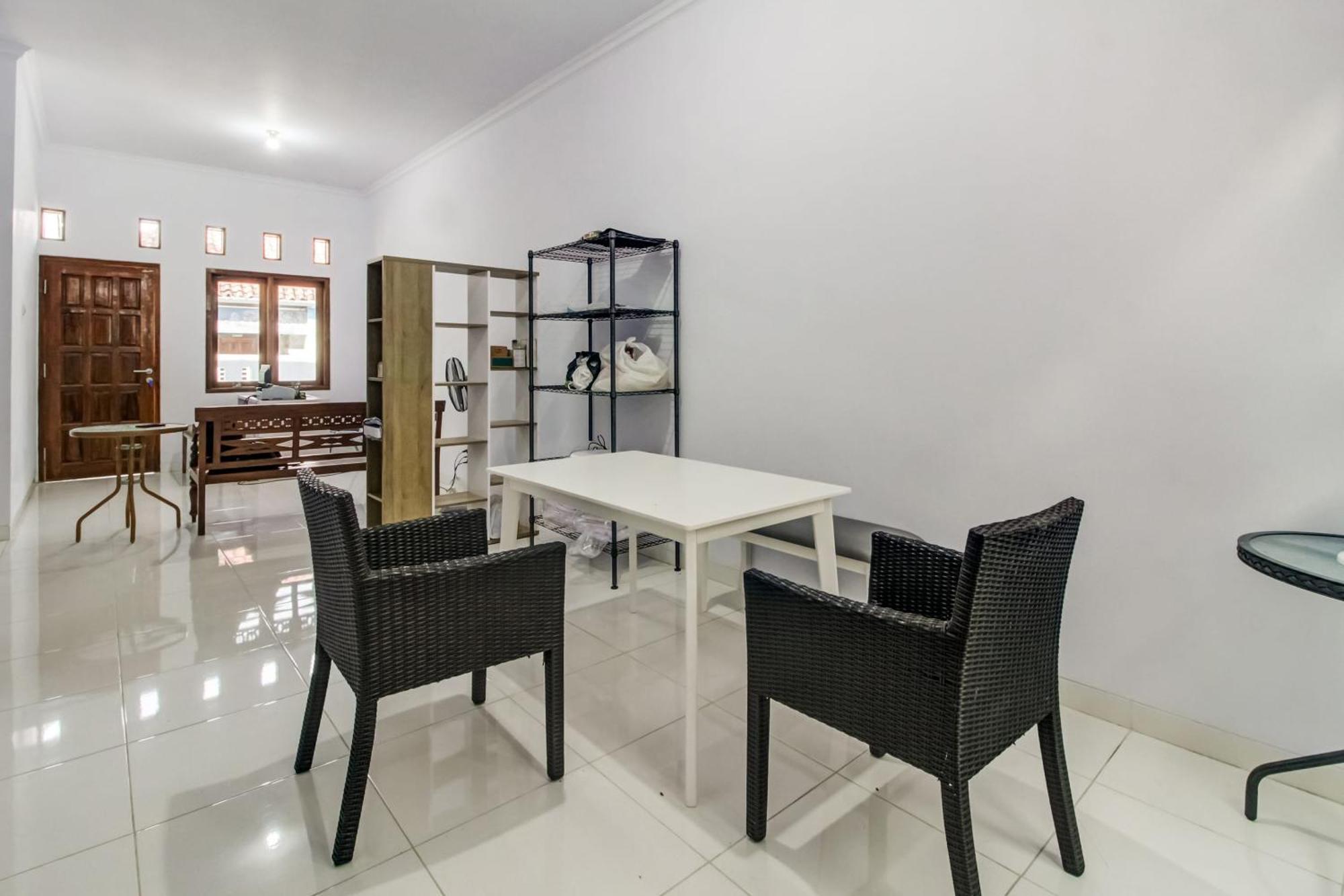 Oyo 91243 Bina Syariah Guest House تْشيريبون المظهر الخارجي الصورة